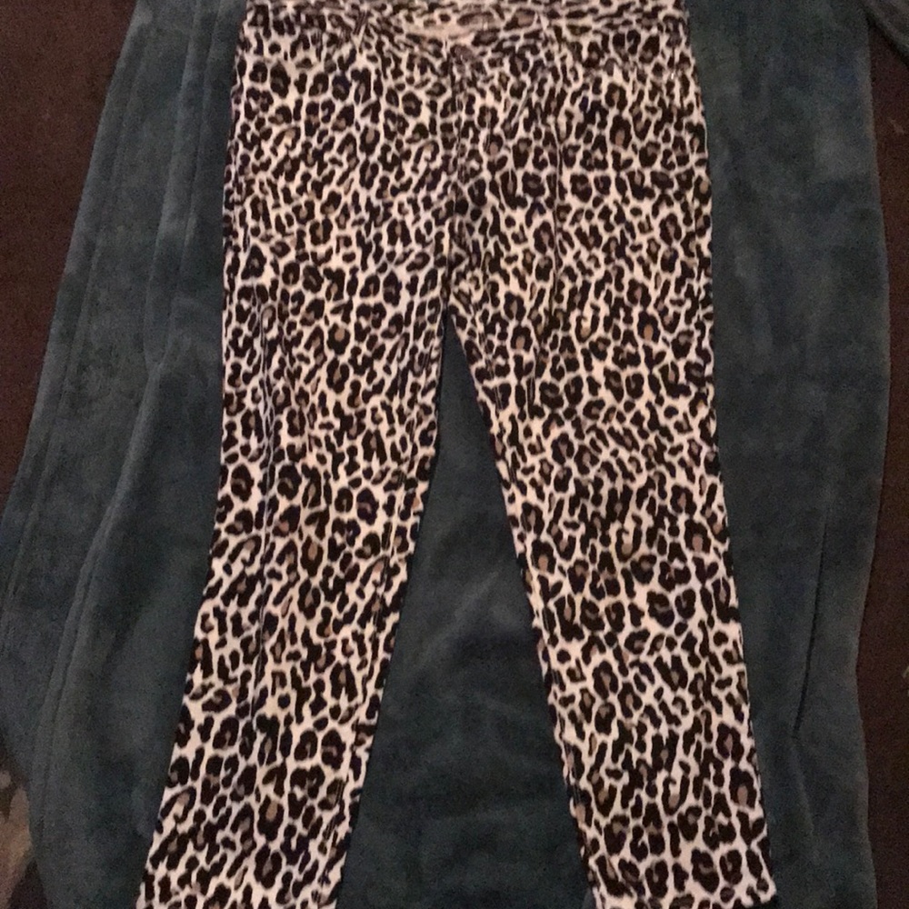 Cache leopard ankle length pants